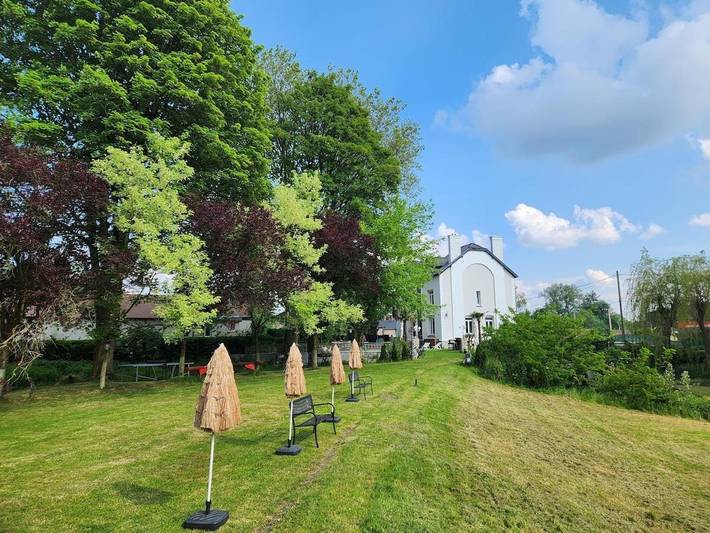 Location de vacances pour 23 personnes, avec jacuzzi et piscine ainsi que jardin et sauna à Feignies - 4