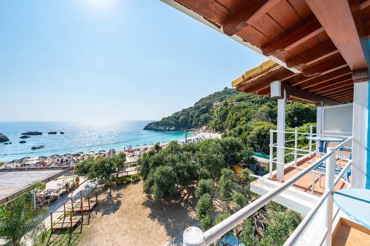 Apartment for 2 people, with garden and balcony in Parga