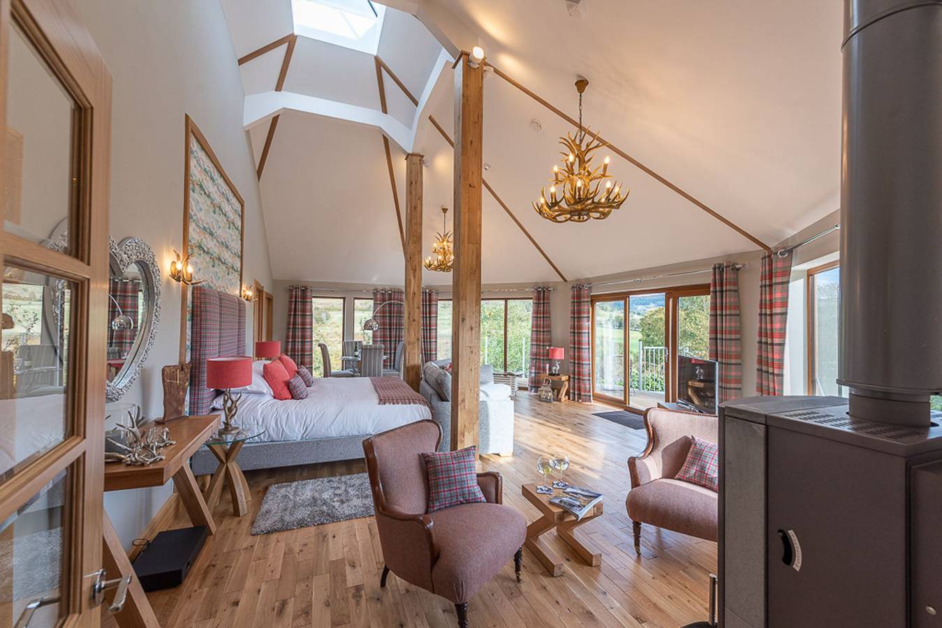 Baumhaus für 2 Personen mit Terrasse in Glenshee, Perthshire