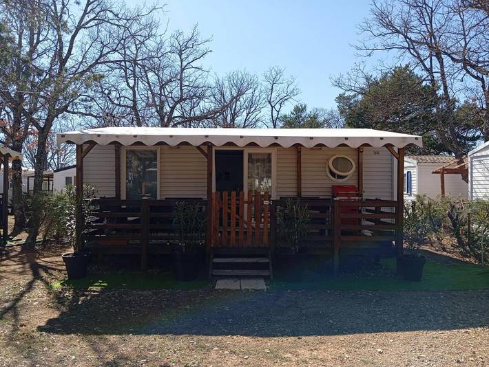 Camping pour 4 personnes, avec piscine et jardin