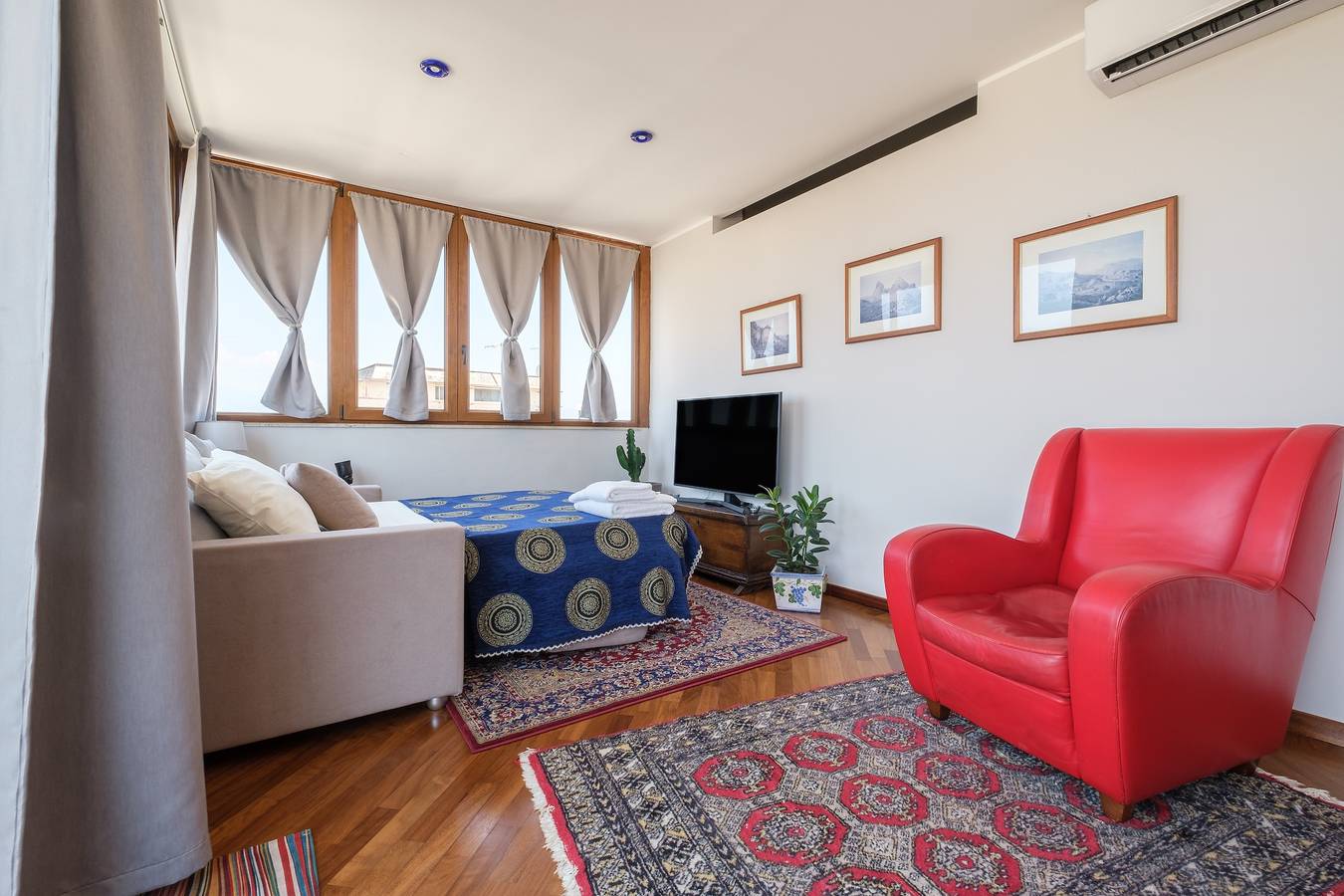 Appartement entier, Appartement 'Casa Malù' avec vue sur la mer, jardin et Wi-Fi in Messina, Province de Messina