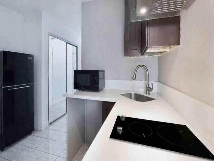 Apartamento entero, 1 cama king size | Suite, Nsmk, jacuzzi, cocina, Sb in Los Angeles County