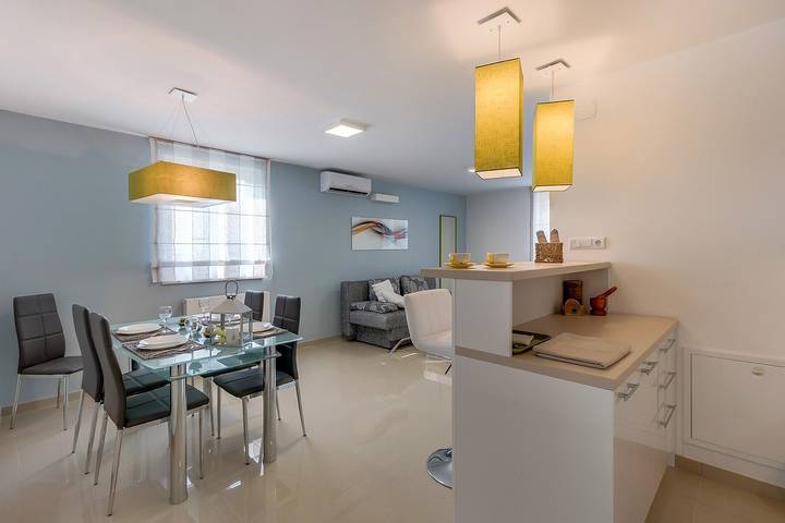Ganze Wohnung, Das Apartment Ema befindet sich in Mali Lošinj, nicht weit vom Sandstrand entfernt, der sich in der Čikat-Bucht, ideal fur 2-4 personen in Mali Lošinj, Lošinj (Kvarner Bucht)