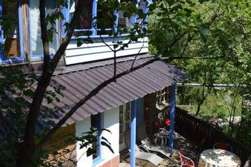 Gîte pour 5 personnes, avec terrasse ainsi que jardin et piscine à La Brigue