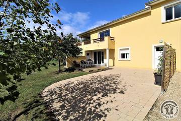 Gîte pour 6 personnes, avec jardin et piscine à Quincié-en-Beaujolais