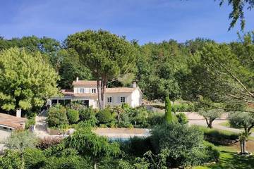 Gîte pour 15 personnes, avec jardin et jacuzzi dans Mours-Saint-Eusèbe