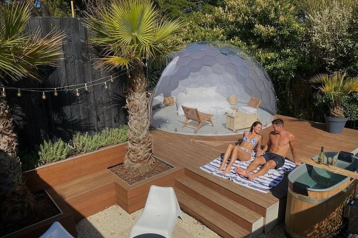 Gîte pour 2 personnes, avec jardin ainsi que jacuzzi et terrasse dans Plage de la Ville Berneuf