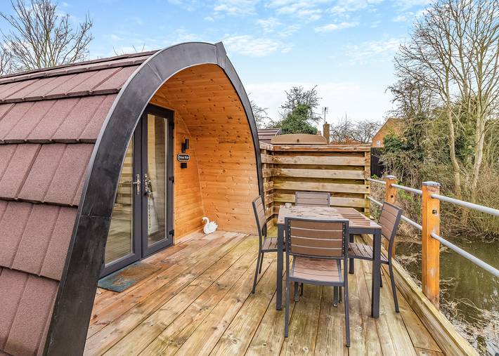 Glamping for 2 people in England