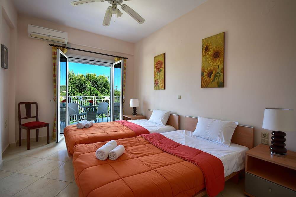 Familienfreundliche Luxusvilla direkt am Strand mit eigenem Tennisplatz, Pool, Whirlpool ... in Roda, Korfu