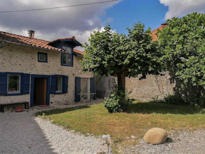 Gîte pour 4 personnes, avec terrasse et jardin, animaux acceptés à Labarthe-Rivière