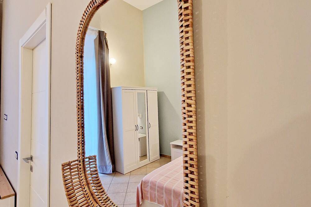 Ganze Wohnung, Geräumige Wohnung, komplett renoviert, nur wenige Schritte vom Meer entfernt in Castellammare di Stabia, Sorrento Coast