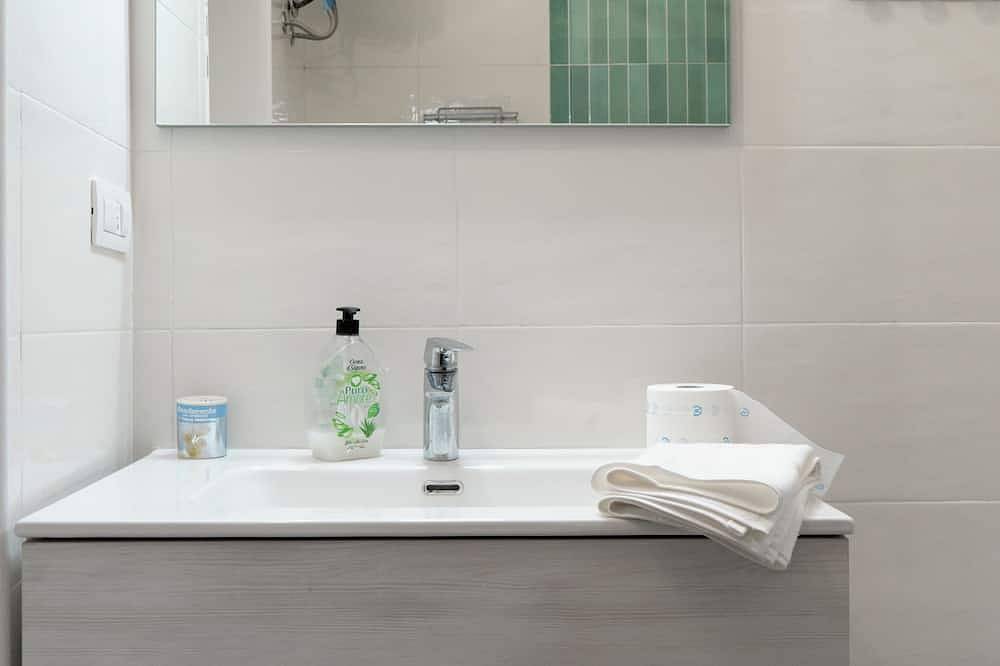 Entire apartment, Vesuvius Comfort Rooms • Near Naples and Pompeii - Self Check-in in Torre del Greco, Vesuvio National Park