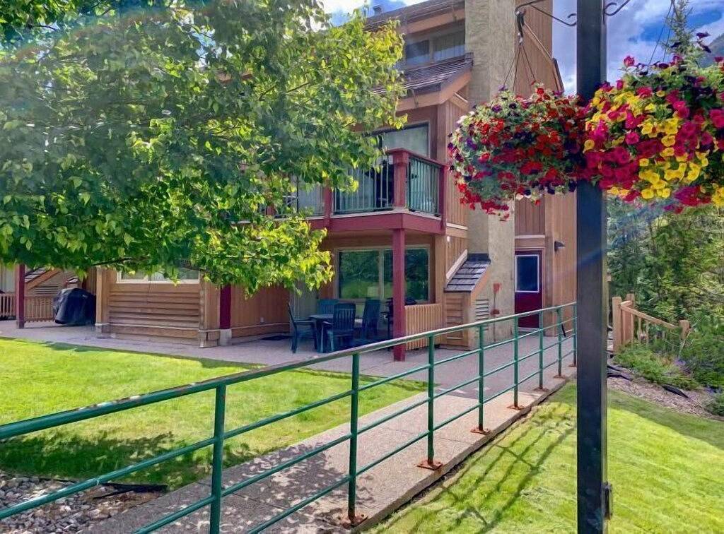 Panorama Horsethief Lodge Studio Condo, Sleeps 4 in Panorama