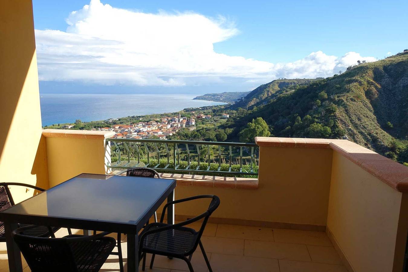 Ferienhaus "Terrazzo A9" mit Meerblick, Gemeinschaftspool und Wlan in Parghelia, Vibo Valentia Provinz