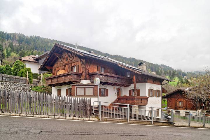 Ganze Wohnung, Ferienwohnung 'Klein' mit Bergblick, Gemeinschaftsgarten und Wi-Fi in Feldthurns, Dolomiti Superski