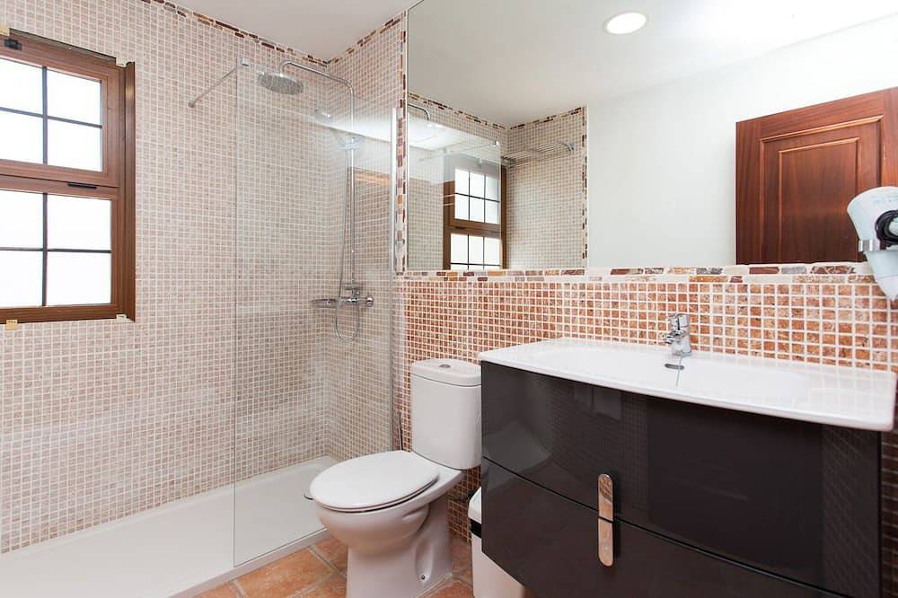Apartamento entero, Tao Mazo 1 - Apartamento de 1 dormitorio con piscina y vistas a los volcanes in Lajares, La Oliva