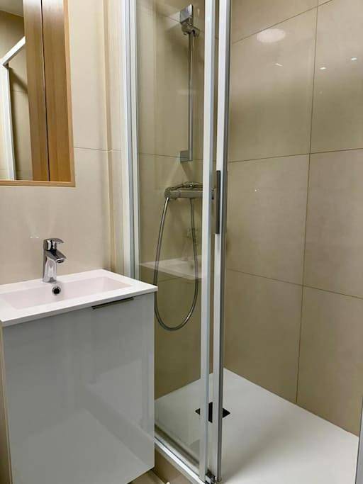 Appartement entier, Charmant T2 lumineux avec vue in Valserhône, Nantua