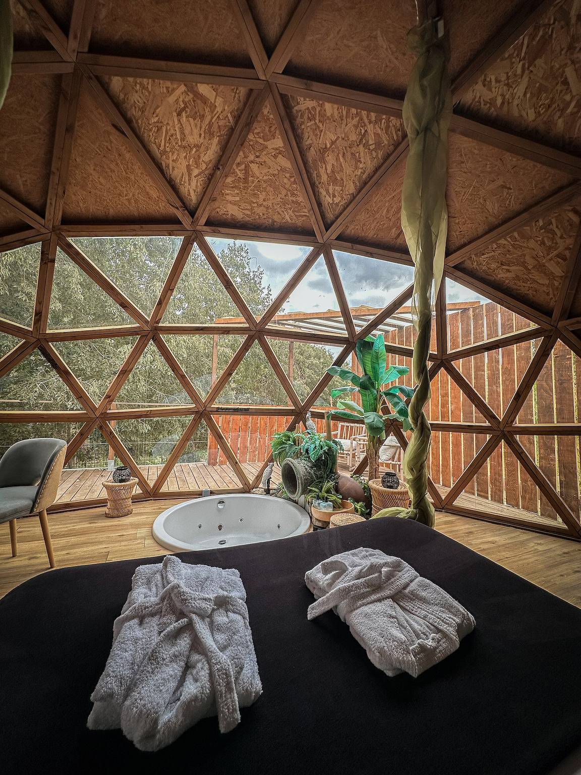 Entire apartment, Apartment 'Bubble Suites' with Mountain View, Wi-Fi and Air Conditioning in Canyelles (Barcelona), Garraf