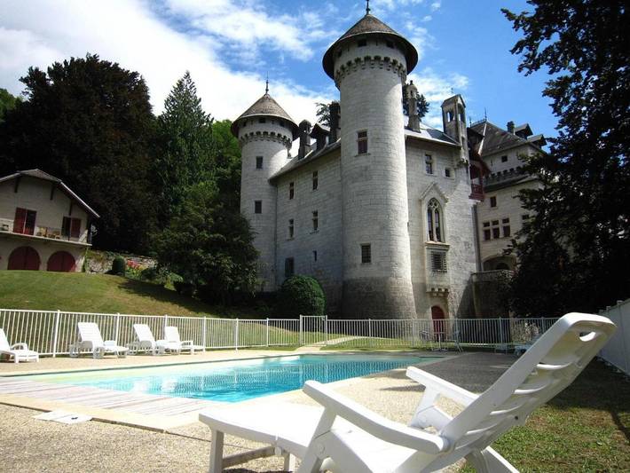 Châteaux pour 6 personnes, avec Terrasse ainsi que Jardin et Piscine dans 