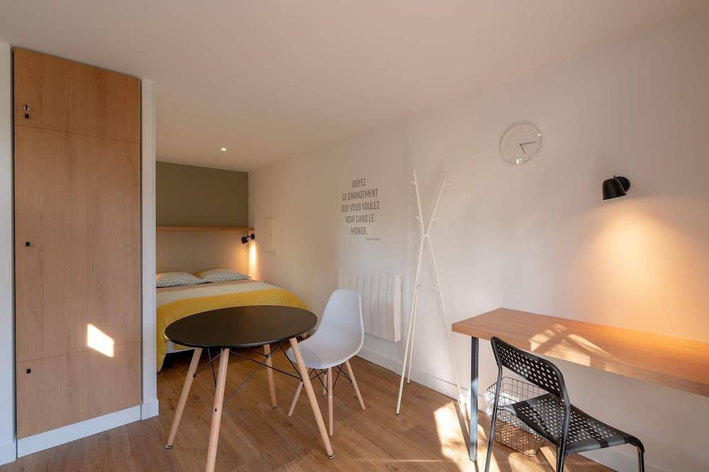 Entire apartment, A little bit of greenery and calm in the middle of the city! The 2nd. in La Roche-sur-Yon, Loire Valley