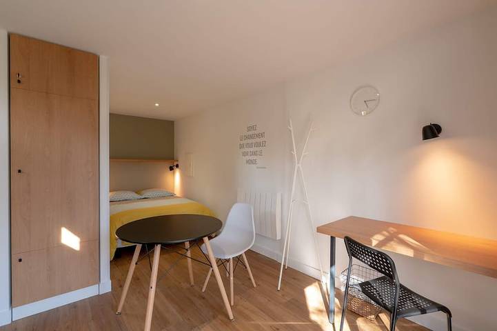 Ganze Wohnung, A little bit of greenery and calm in the middle of the city! The 2nd. in La Roche-sur-Yon, Loire-Tal