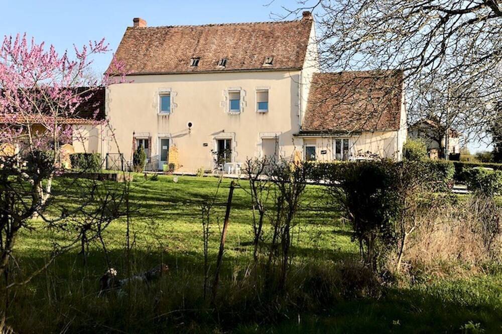 Ganze Wohnung, Gite in the Loiret, near the Loire, on the banks of the Briare canal. in Ouzouer-sur-Trézée, Montargis und Umgebung