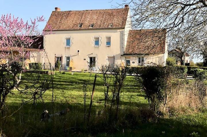 Ganze Wohnung, Gite in the Loiret, near the Loire, on the banks of the Briare canal. in Ouzouer-sur-Trézée, Montargis und Umgebung
