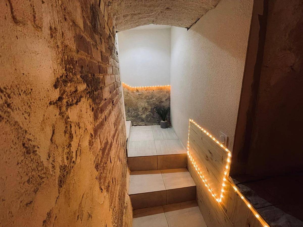 Appartement entier, La Cave aux Lumières - Proche centre-ville - 2 chambres - Wifi in Renaison, Région de Roanne