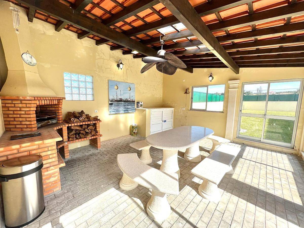 Four-Bedroom House in Atouguia da Baleia, Leiria distrito