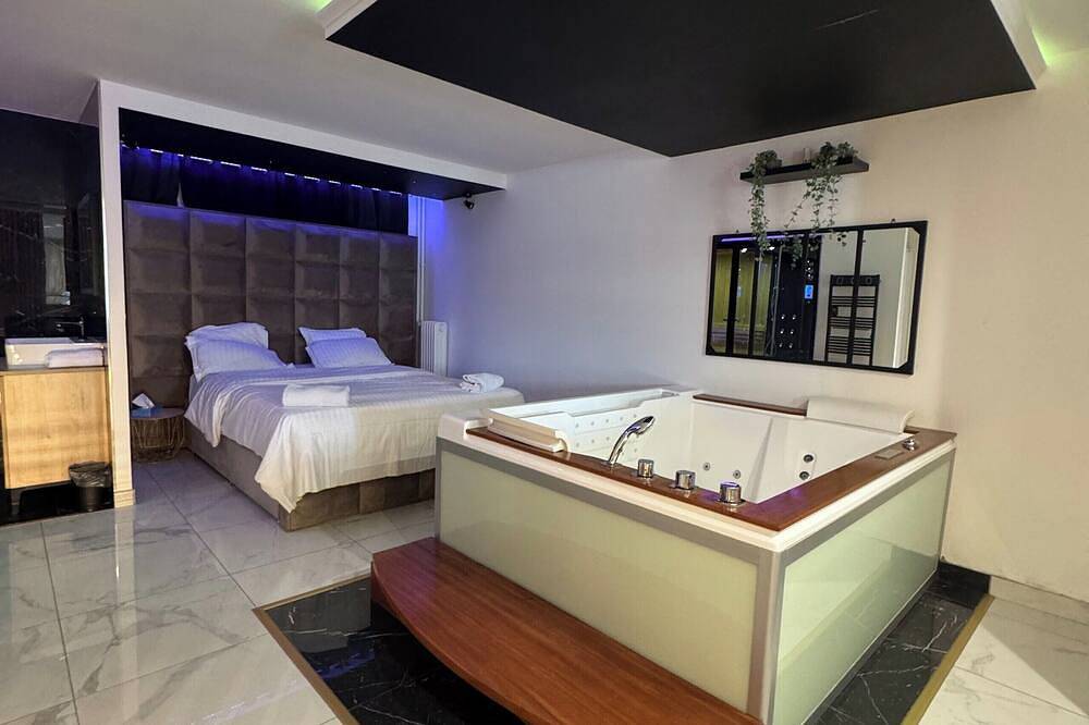 Ganze Wohnung, Prestige Suite with private Jacuzzi & Sauna in Saint-Martin-du-Littoral, Le Havre und Umgebung