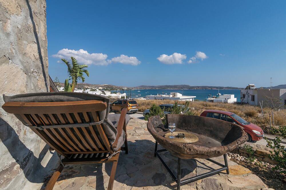 The windmill in Milos' port - with sea view in Milos