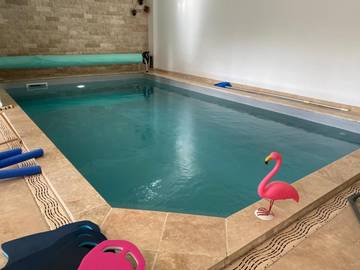 Gîte pour 2 personnes, avec piscine ainsi que jardin et vue à Mer