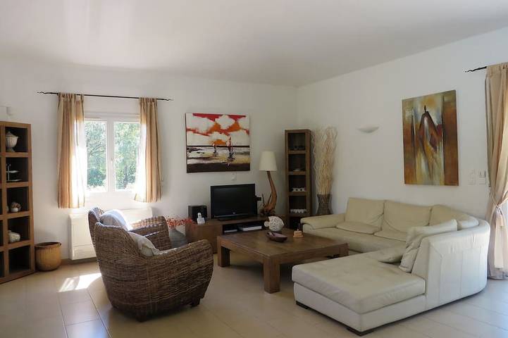 Location de vacances pour 10 personnes, avec jardin et jacuzzi dans Sainte-Lucie de Porto-Vecchio - 2