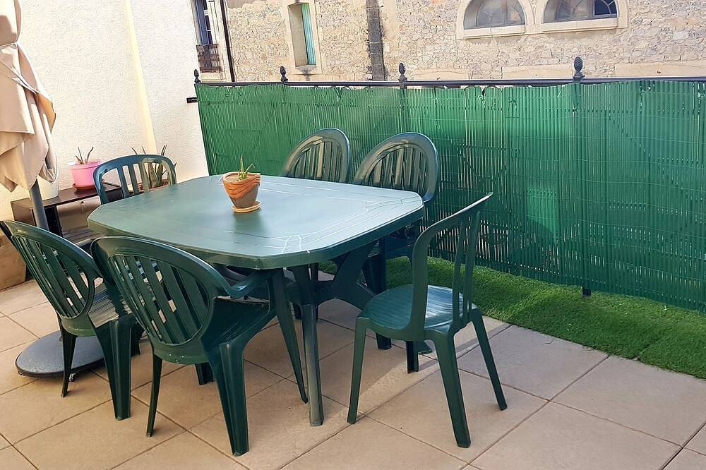 Butterfly room in Townhouse, bed & breakfast! in Aimargues, Nimes region