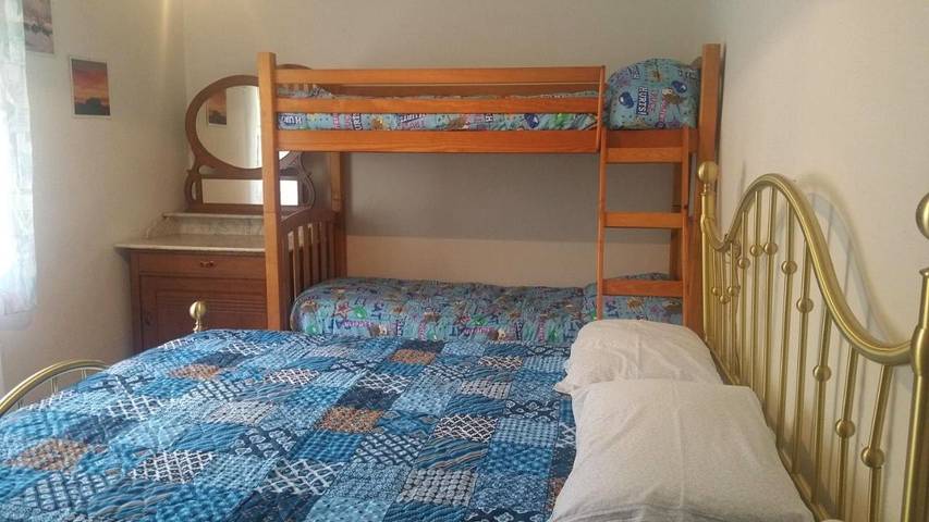 Location de vacances pour 6 personnes, avec Balcon et Terrasse ainsi que Jardin et Piscine à Varone