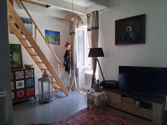 Location de vacances pour 3 personnes, avec vue et jardin, adapté aux familles à Prémian - 4