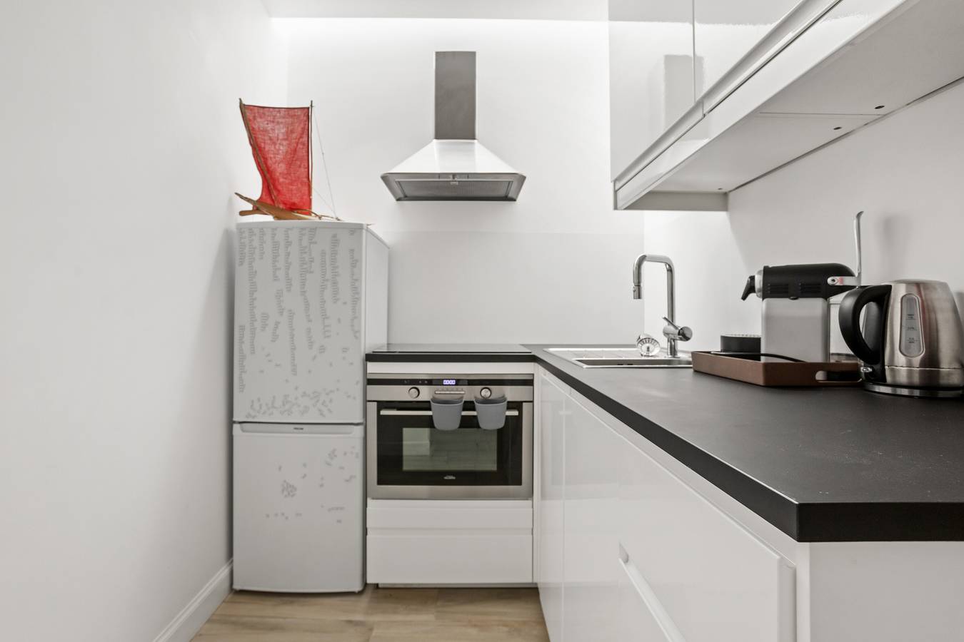 Ganze Wohnung, Appartement 'Unique Appartement direkt am Wasser' mit Wlan und Klimaanlage in Saint-Aygulf, Frejus