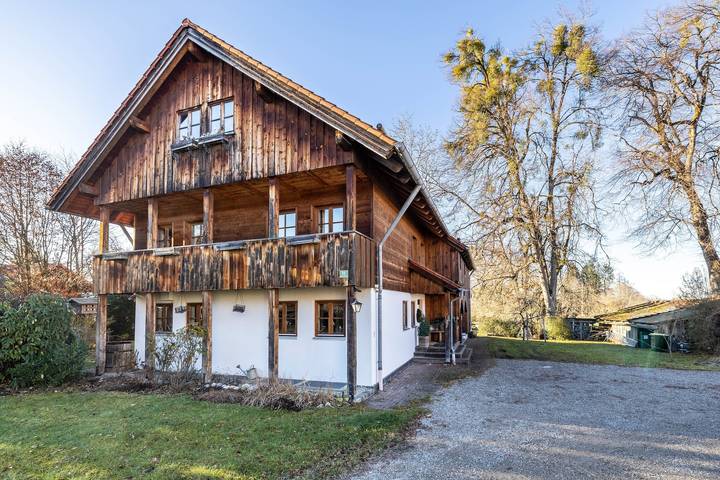 Studio entier, Studio « Appartement enchanteur au bord du ruisseau » avec vue sur la montagne et Wi-Fi in Benediktbeuern, Alpes bavaroises