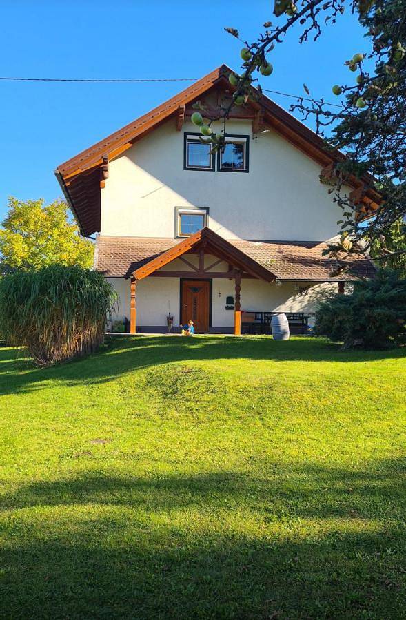 Ferienwohnung für 4 Personen, mit Balkon und Terrasse sowie Garten und Ausblick