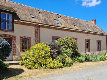Gîte pour 12 personnes, avec terrasse et jardin à Connerré