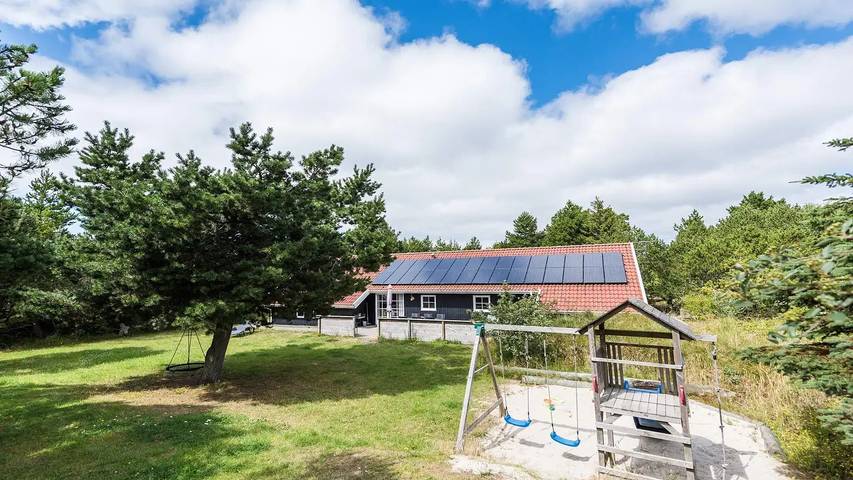 Ferienhaus für 9 Personen, mit Terrasse und Sauna sowie Pool und Whirlpool in Blavand