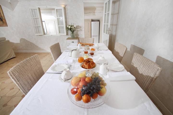 Gîte pour 4 personnes, avec terrasse ainsi que jardin et piscine à Nyons - 4