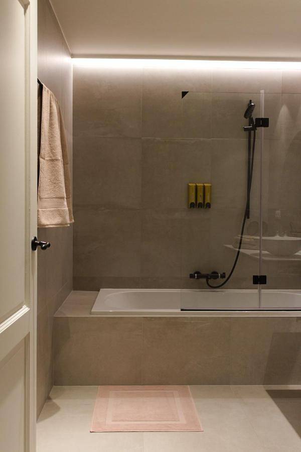 Location de vacances pour 2 personnes, avec jardin et sauna ainsi que vue et piscine dans Bierges - 3