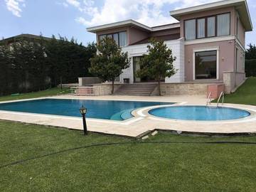 Villa pour 10 personnes, avec jacuzzi et terrasse ainsi que jardin et piscine à Turquie