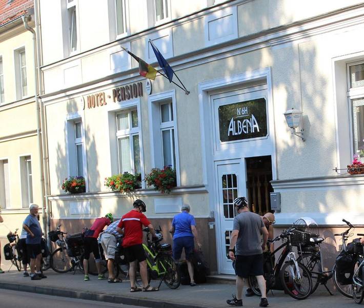 Hotel, mit Terrasse und Garten in Fürstenwalde