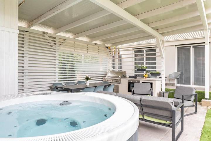 Villa für 19 Personen, mit Garten und Sauna sowie Whirlpool am Balaton
