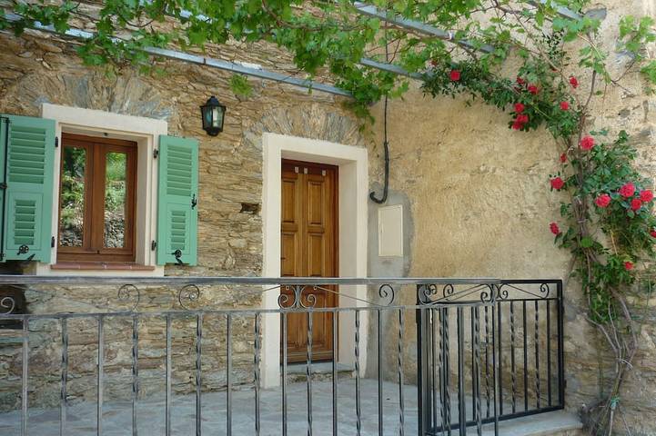 Gîte pour 3 personnes, avec piscine et terrasse à Rapale