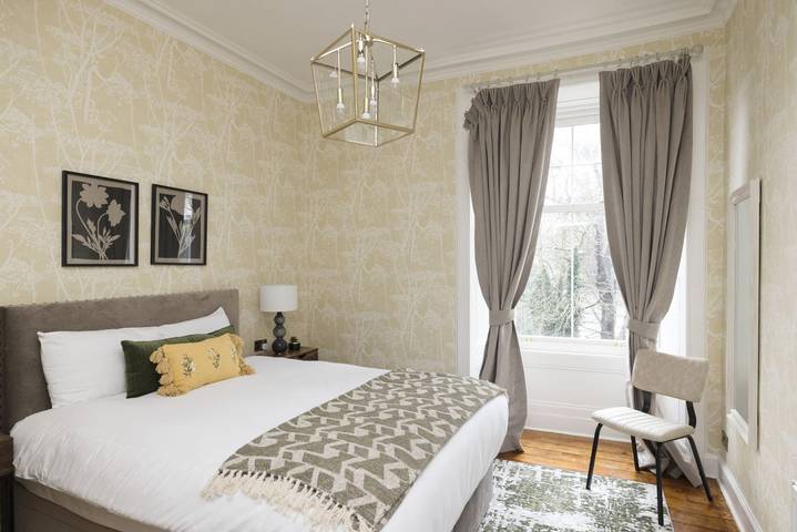 Last minute apartment for 4 people in Edinburgh