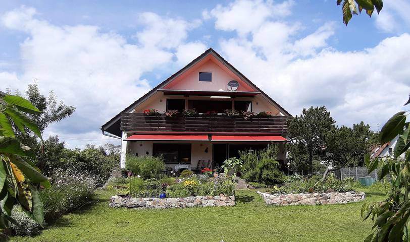 Ferienwohnung für 4 Personen, mit Balkon und Garten in Rheinebene