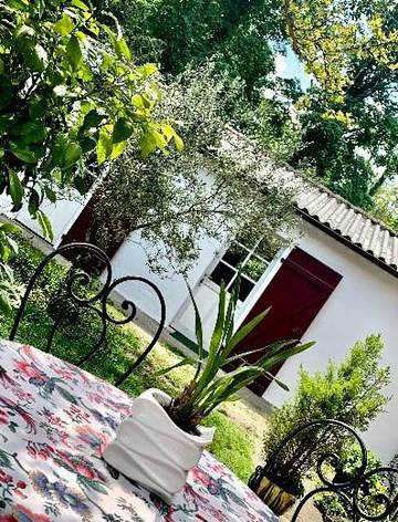 Gîte pour 2 personnes, avec jardin à Linxe